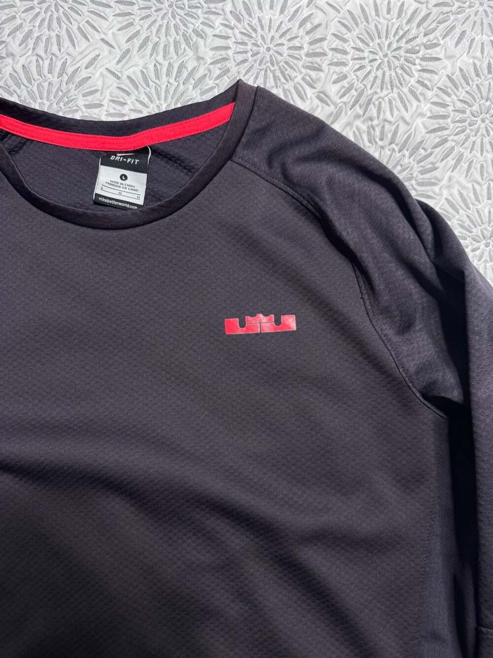 Nike LeBron James Dri-FIT Long Sleeve Crew Neck Purple Athletic Shirt Size L